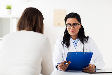 Image showing doctor with clipboard and woman at hospital