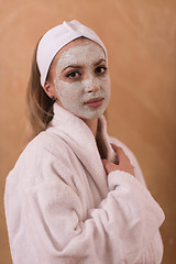 Image showing Spa Woman applying Facial Mask