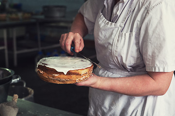 Image showing Manual cakes production