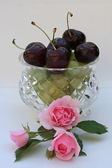 Image showing Cherries and grapes