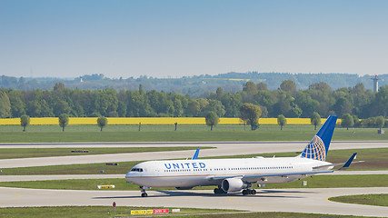 Image showing Airliner Boeing 767 of United Airlines taxiing in Munich airport