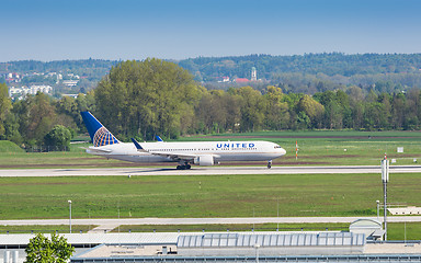 Image showing Boeing-767 airliner of United Airlines taxiing in Munich airport