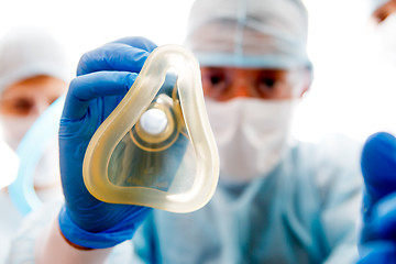 Image showing Doctor with mask for anesthetic