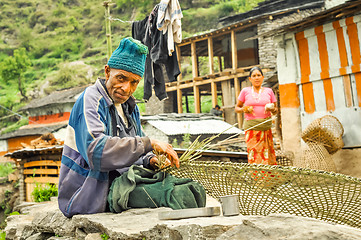 Image showing Weaving man and wife in Nepal
