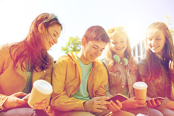 Image showing teenage friends with smartphone and coffee cups