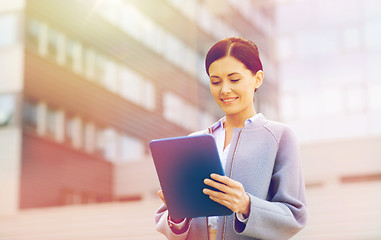 Image showing smiling business woman with tablet pc in city