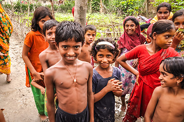 Image showing Smiling girls and boys in Bangladesh