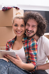 Image showing young couple moving  in new house