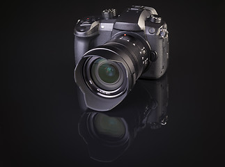 Image showing dslr photocamera on black background