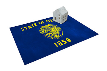 Image showing Small house on a flag - Oregon