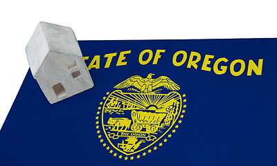 Image showing Small house on a flag - Oregon