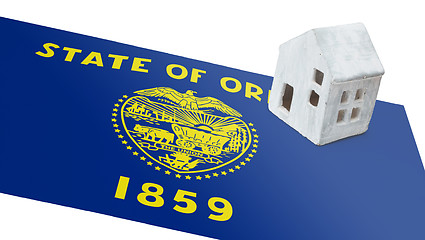 Image showing Small house on a flag - Oregon