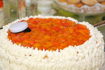 Image showing Fruit cake with cream