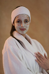 Image showing Spa Woman applying Facial Mask