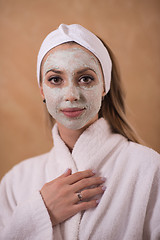 Image showing Spa Woman applying Facial Mask