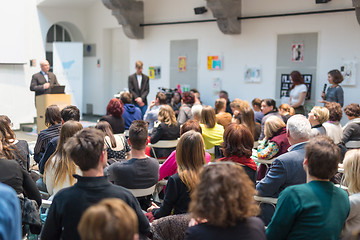 Image showing Man giving presentation in lecture hall at university.