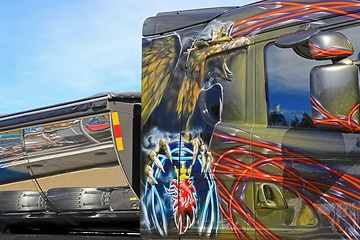 Image showing Griffin Detail on Scania Show Truck Golden Eagle