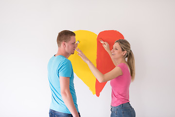 Image showing couple are painting a heart on the wall