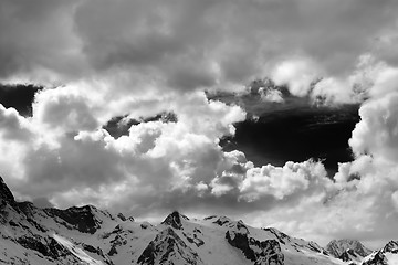 Image showing Black and white view on snowy mountains in beautiful clouds