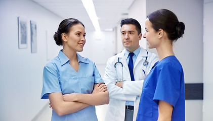 Image showing group of medics or doctors talking at hospital