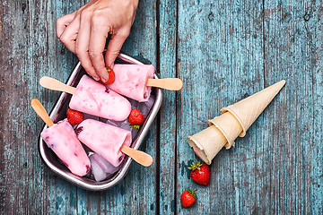 Image showing Ice cream with berries