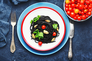 Image showing spaghetti with black mussels