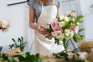 Image showing Image of florist making bouquet