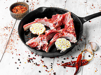 Image showing meat on the rib of lamb