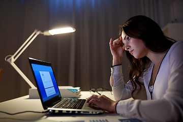 Image showing businesswoman with laptop at night office