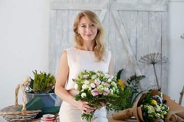 Image showing Image of woman with bouquet