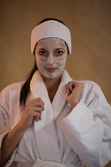 Image showing Spa Woman applying Facial Mask