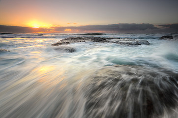 Image showing Ocean flowing over rocks Bungan Beach