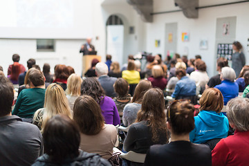 Image showing Man giving presentation in lecture hall at university.