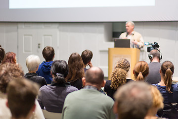 Image showing Man giving presentation in lecture hall at university.