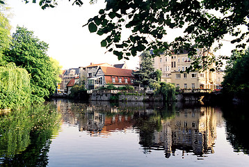 Image showing Houses near pond