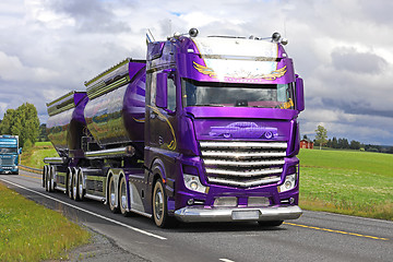 Image showing New Super Truck Lowrider of Kuljetus Auvinen