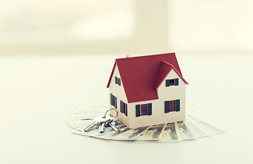 Image showing close up of home model, money and house keys