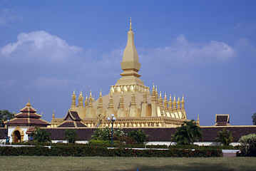 Image showing Wat and golden stupa