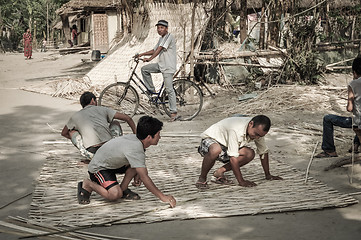 Image showing Working men in Nepal