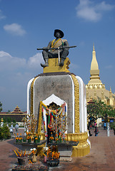 Image showing King and stupa