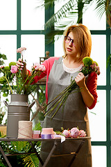 Image showing Image of florist at work