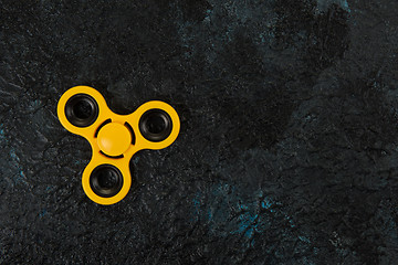 Image showing Yellow spinner on a dark