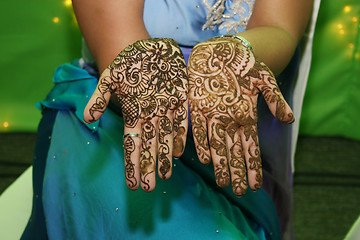 Image showing Henna hands