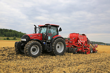 Image showing Case IH Maxxum and Kverneland U-Drill Plus on Field