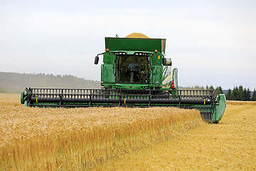 Image showing John Deere Combine T660 Harvests Barley 