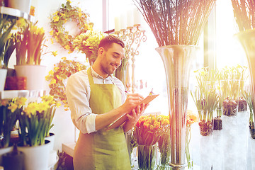 Image showing florist man with clipboard at flower shop