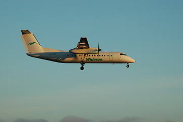 Image showing Wideroe Dash 8