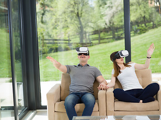 Image showing Couple using virtual reality headset