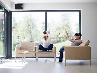 Image showing Couple using virtual reality headset