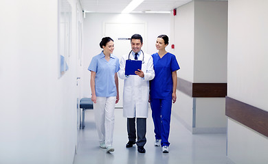 Image showing group of smiling medics at hospital with clipboard